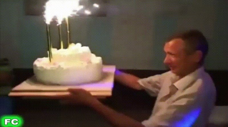 Торт в лицо на день рождения