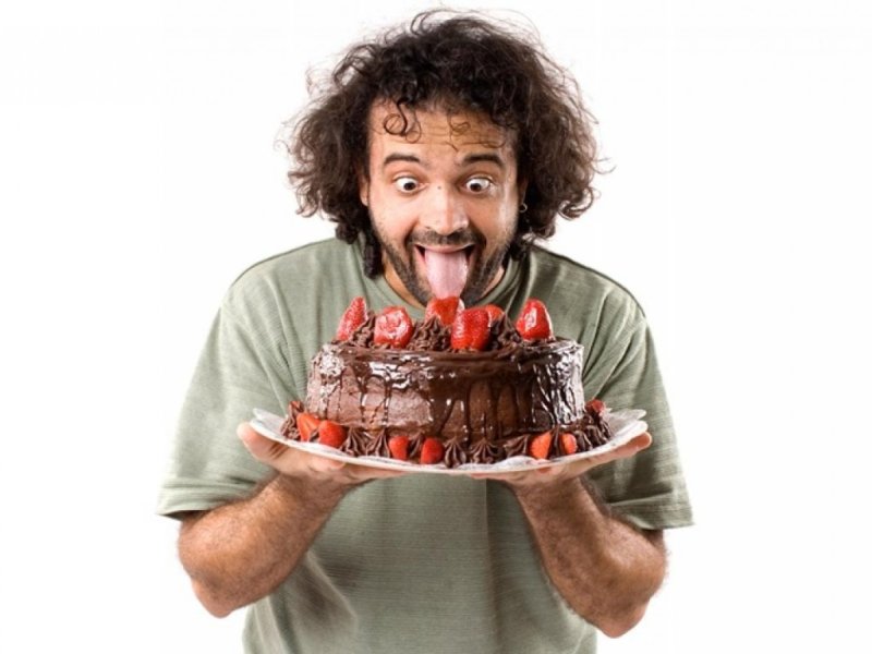 Поедание торта