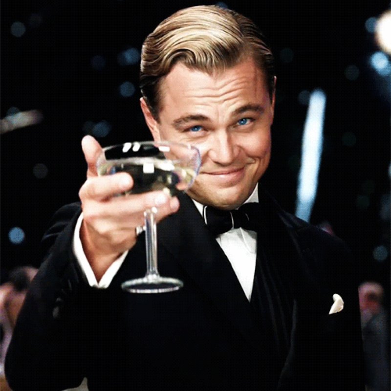 Леонардо ди Каприо Гэтсби с бокалом